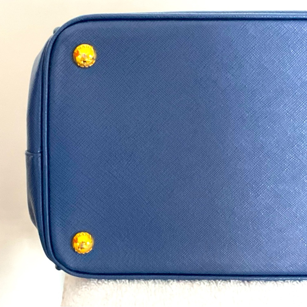COPY - PRADA Saffiano Lux DoubleZip Tote Bluette - Picture 4 of 6